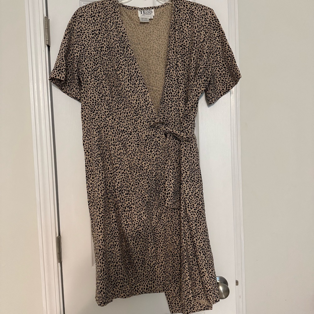 Vintage 90’s 100% Silk Tess Leopard Print Wrap Dress‎